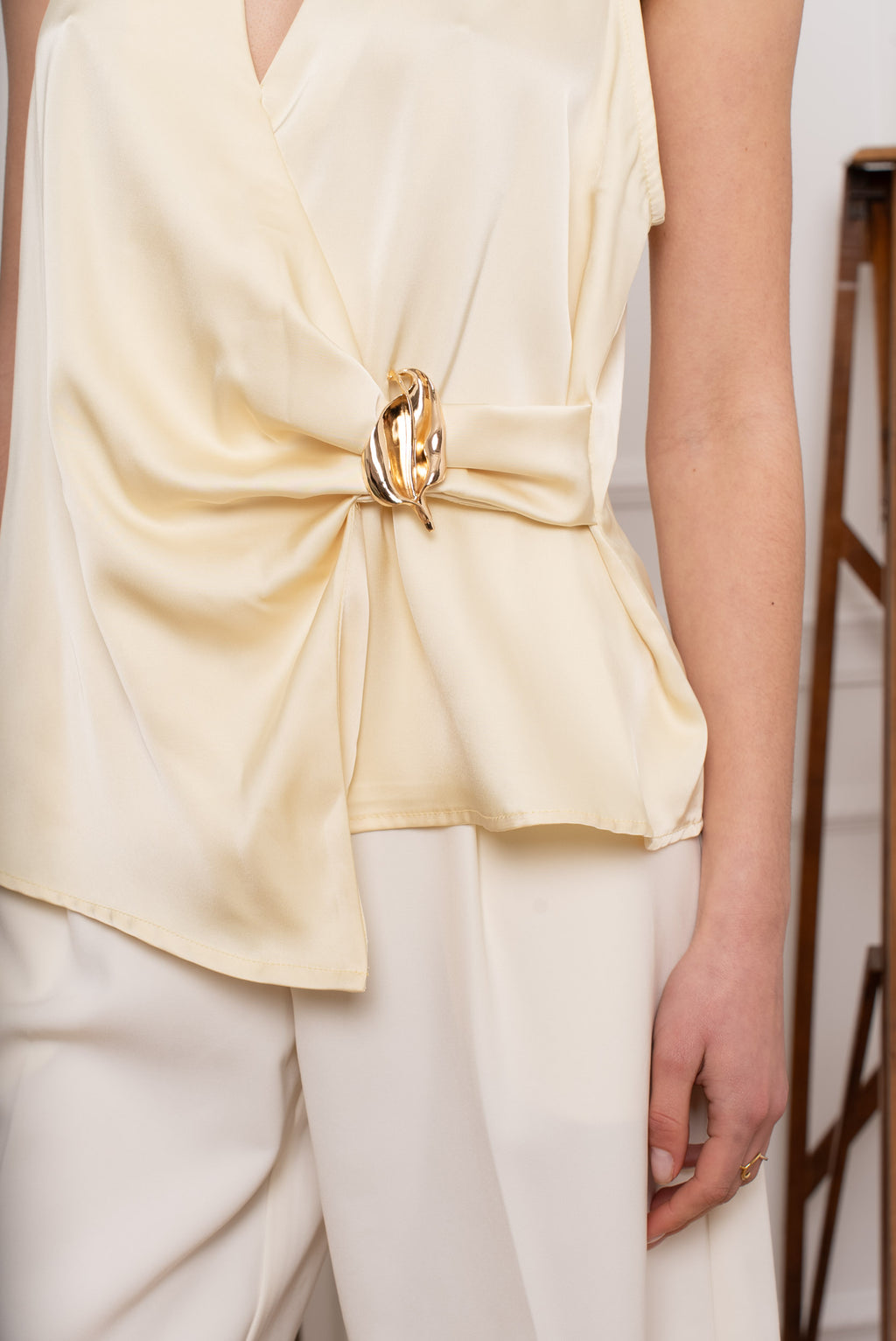 Lemon Valentina Buckle Top